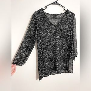 Ann Taylor Flowing Sheer Black and White Blouse |‎ Size S
